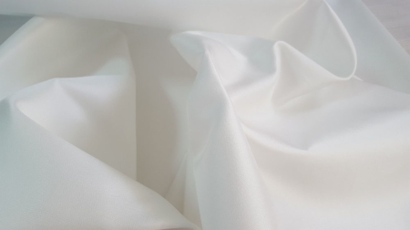 Mikado ivory perlat cu mătase naturală M1, cute adânci cu reflexii perlate fine