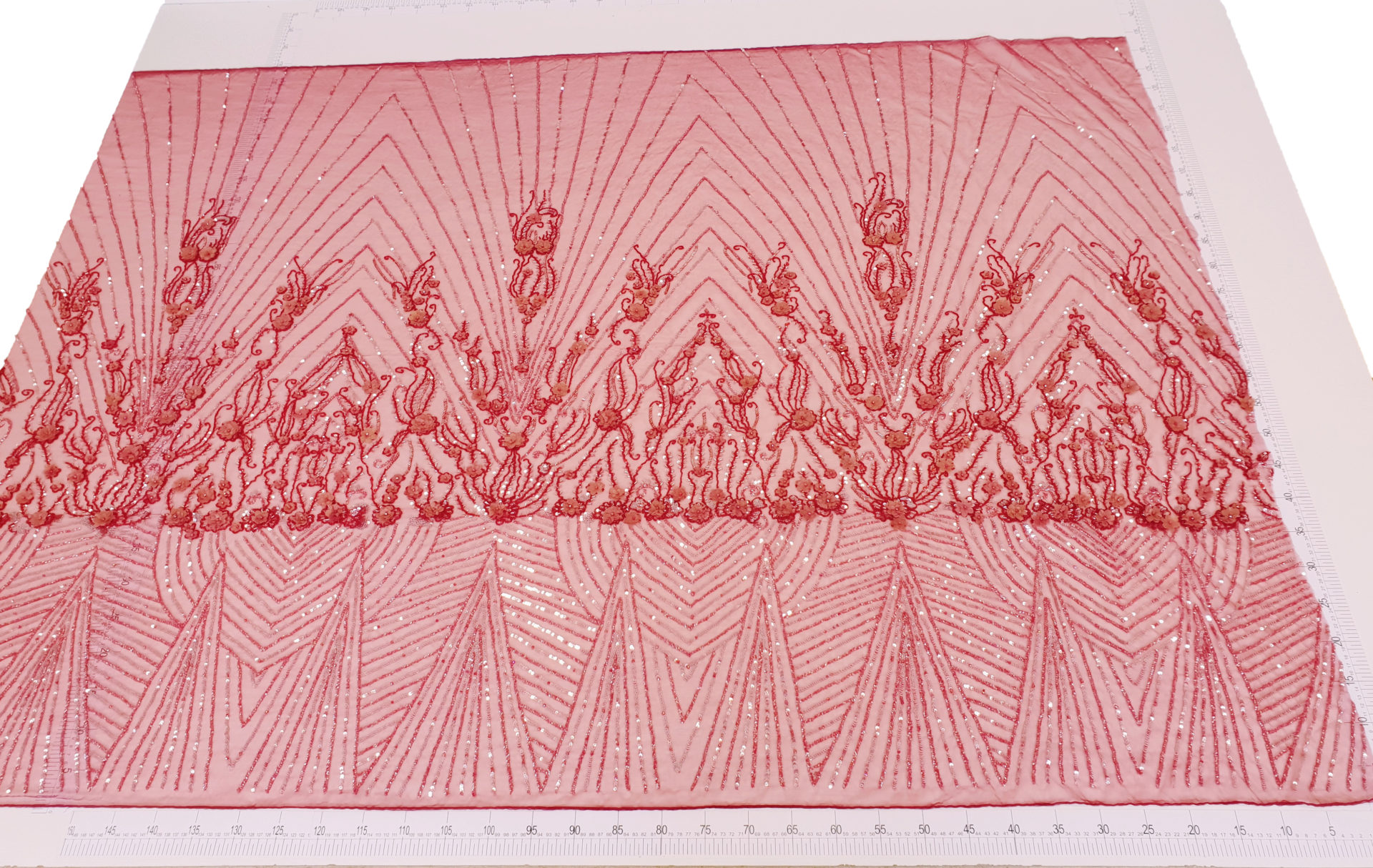 Broderie burgundy lucrata manual cu mici aplicatii 3D - imagine 3