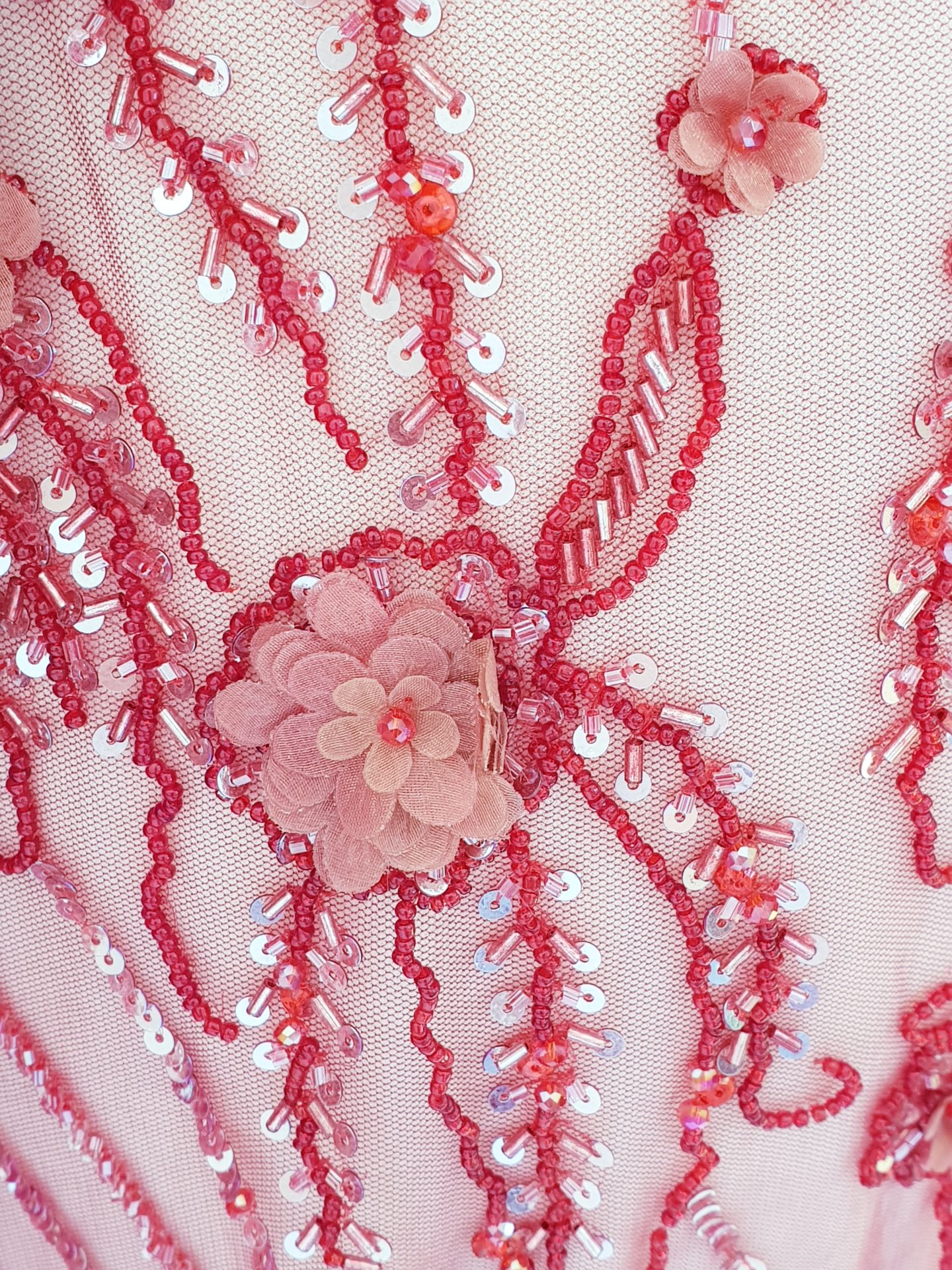 Broderie burgundy lucrata manual cu mici aplicatii 3D - imagine 5