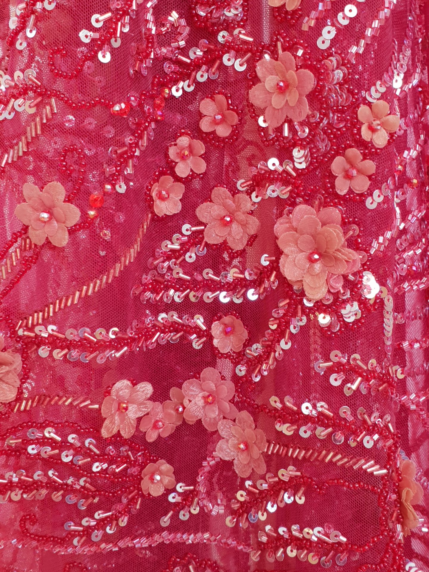 Broderie burgundy lucrata manual cu mici aplicatii 3D - imagine 7