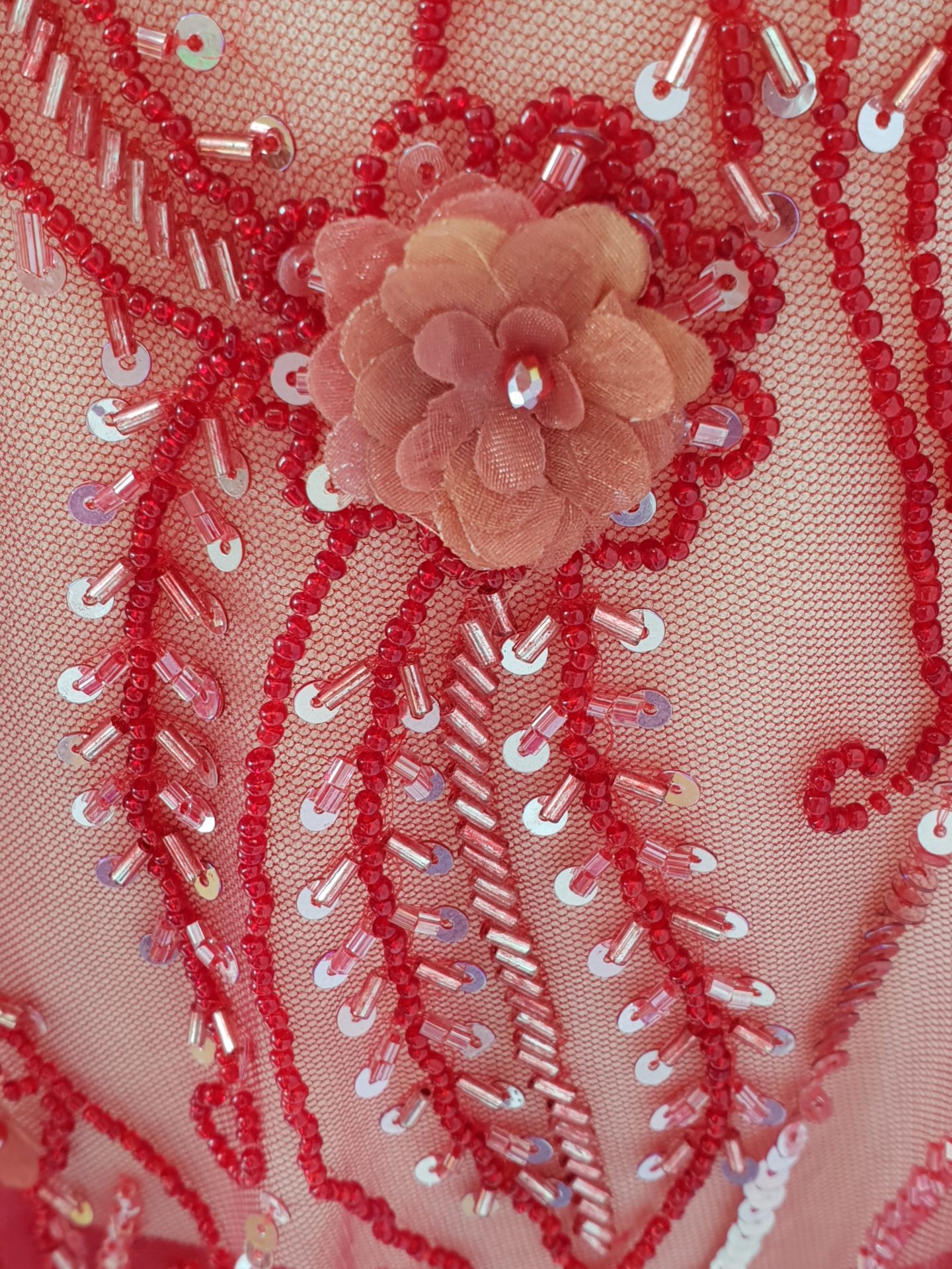 Broderie burgundy lucrata manual cu mici aplicatii 3D - imagine 11