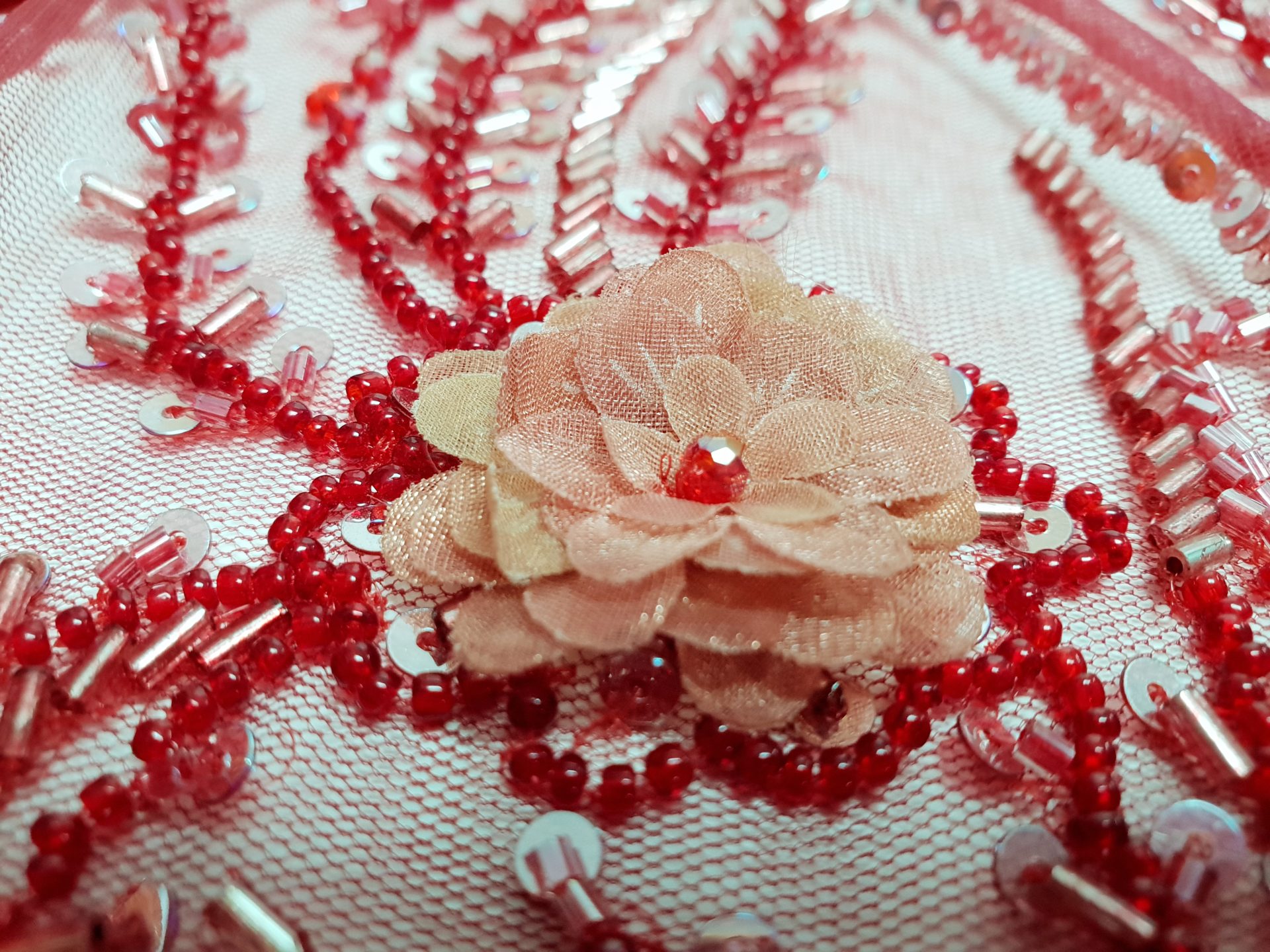 Broderie burgundy lucrata manual cu mici aplicatii 3D - imagine 8