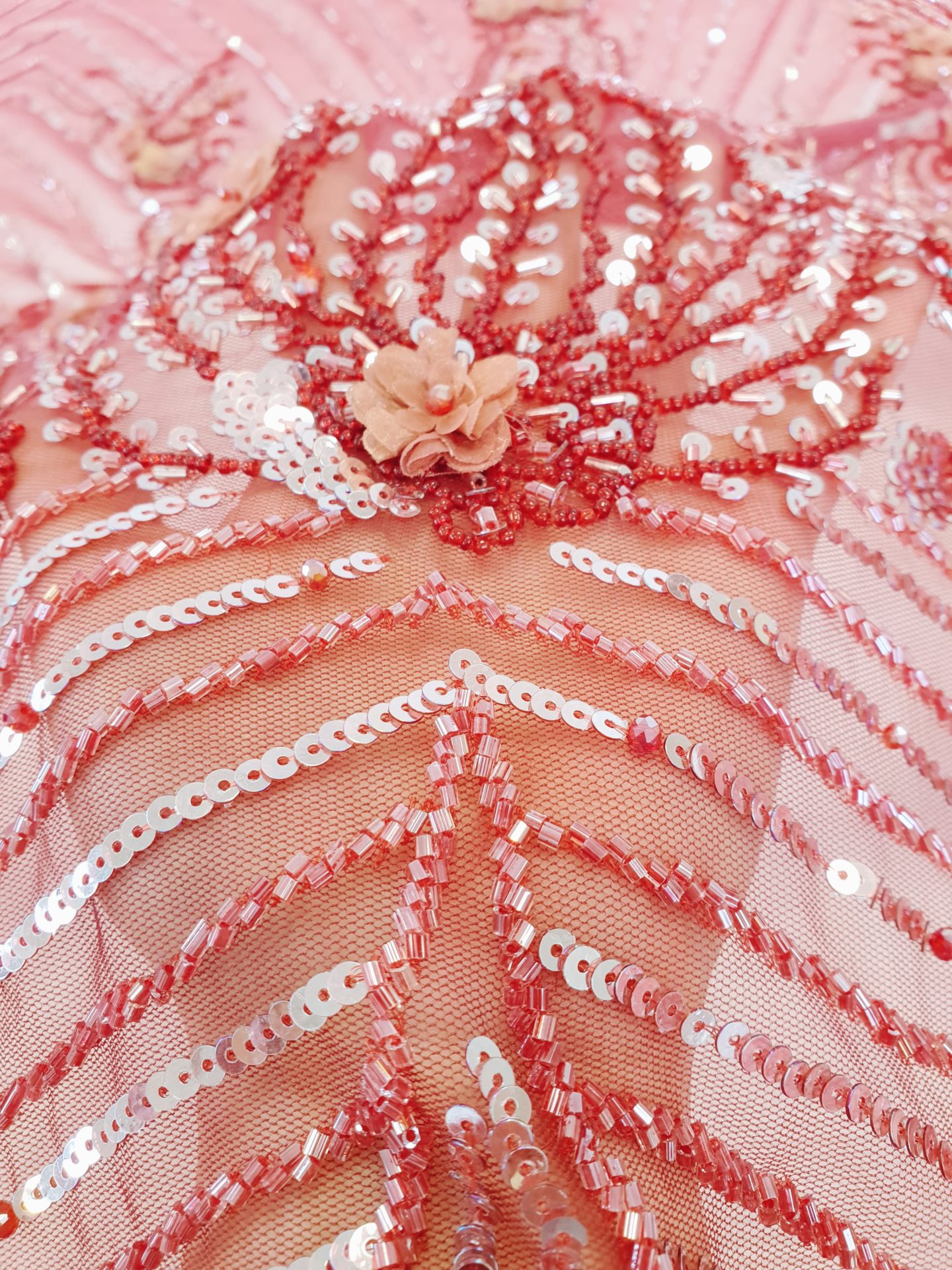 Broderie burgundy lucrata manual cu mici aplicatii 3D - imagine 15