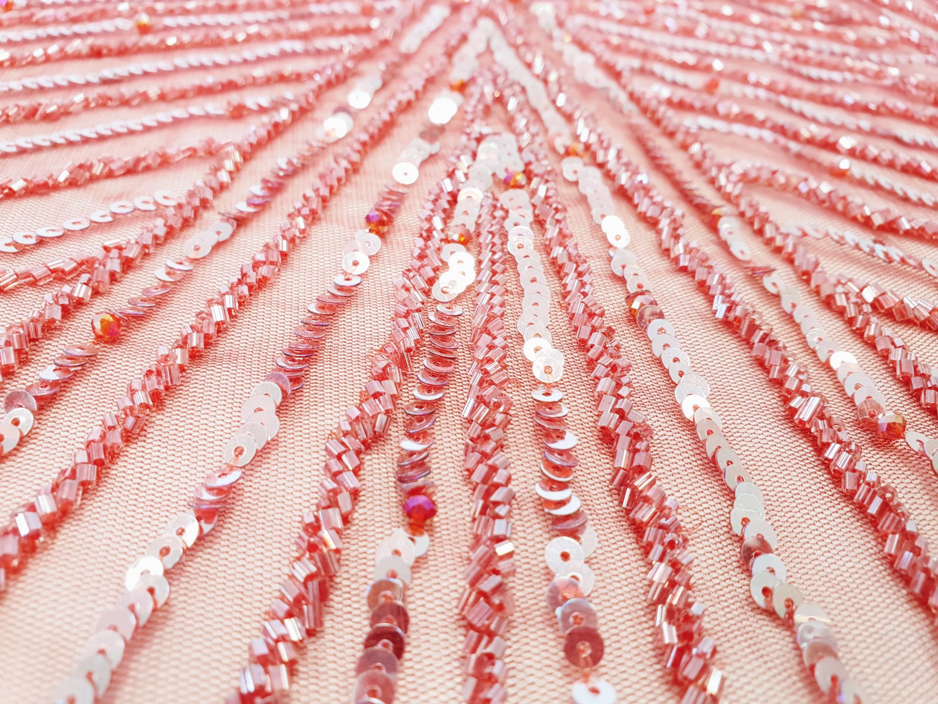 Broderie burgundy lucrata manual cu mici aplicatii 3D - imagine 19