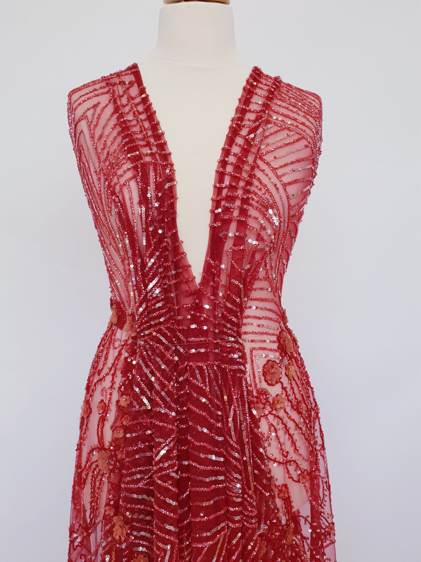 Broderie burgundy lucrata manual cu mici aplicatii 3D - imagine 16