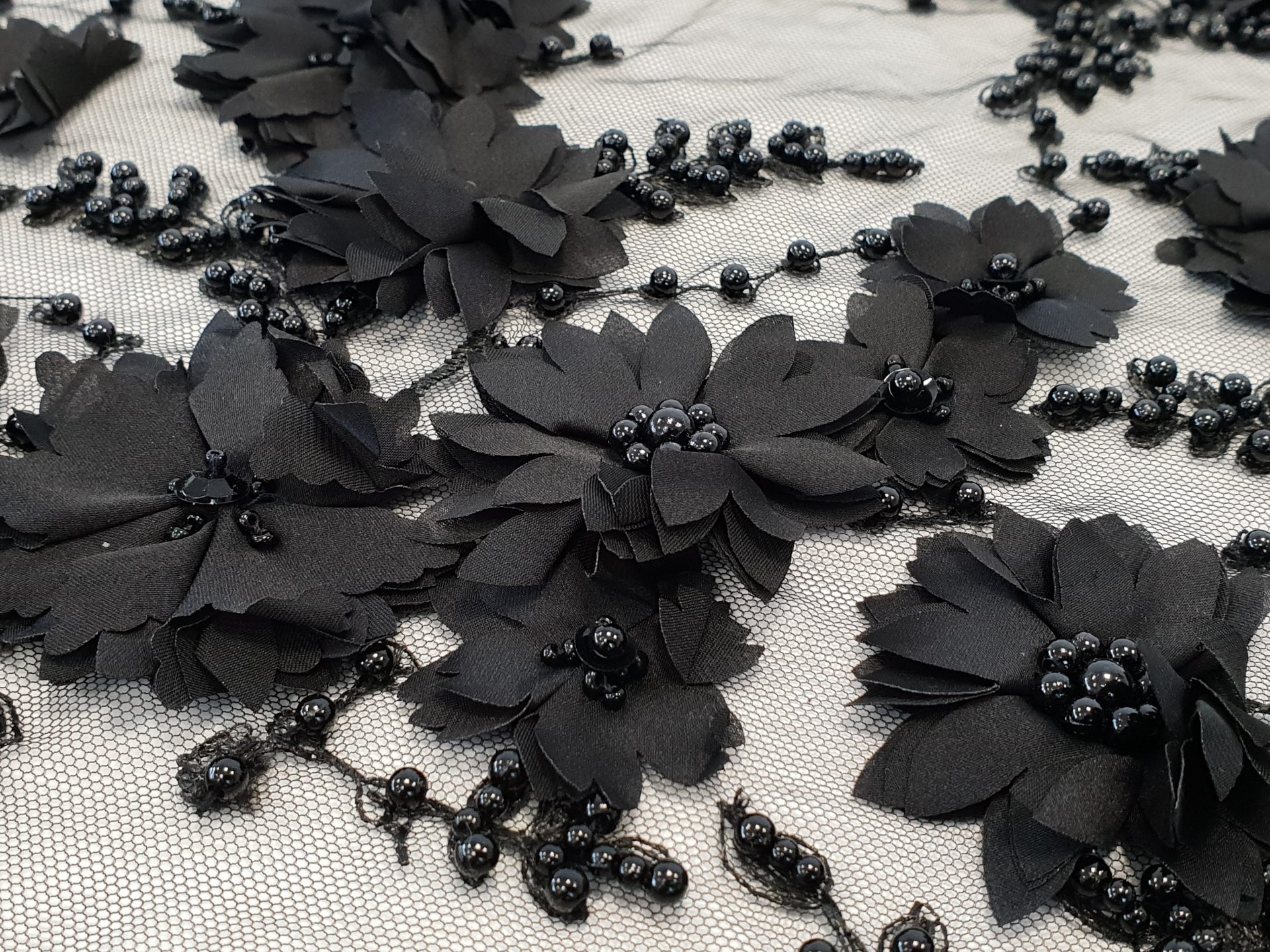 Broderie Neagra Cu Flori 3d Material Textil La Metru Evelin