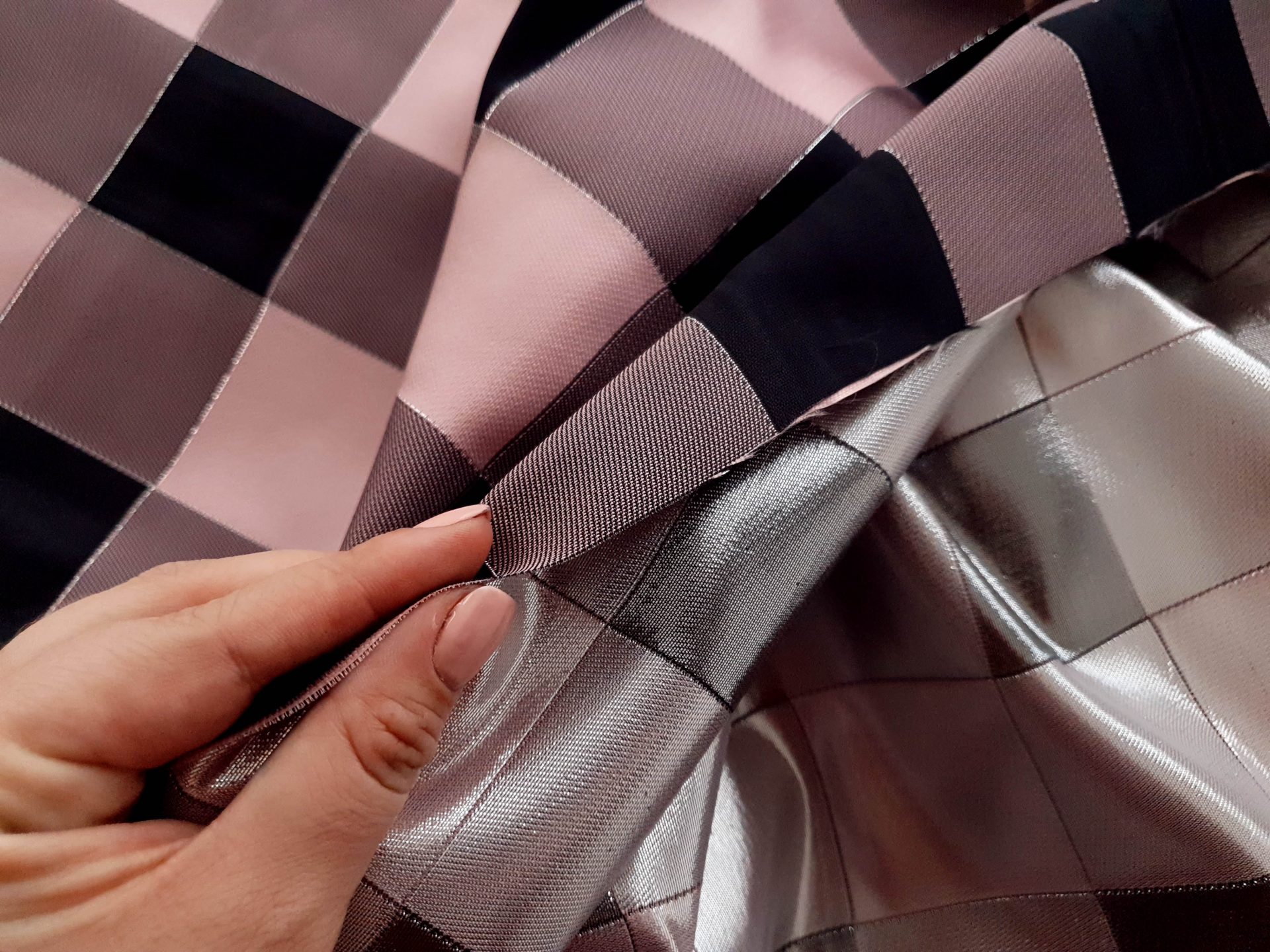 Brocard jacquard in carouri roz-negru - imagine 6