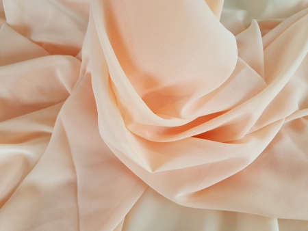 Voal Georgette piersicuta din matase naturala