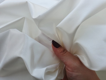 Satin organza 14 momi din matase naturala Satin organza 14 momi din matase naturala