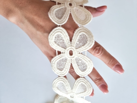 Bordura cu flori din lana