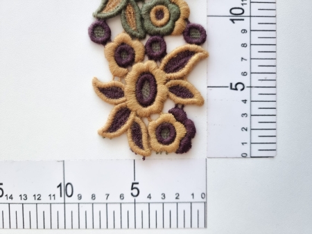 Banda din lana brodata multicolora