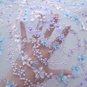 Broderie cu model flori multicolore si perle