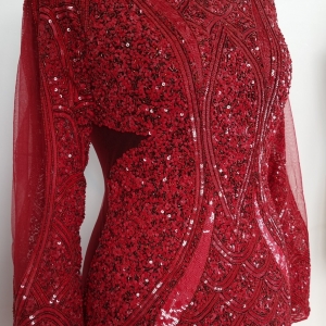 Rochie lunga rosie realizata manual - panouri
