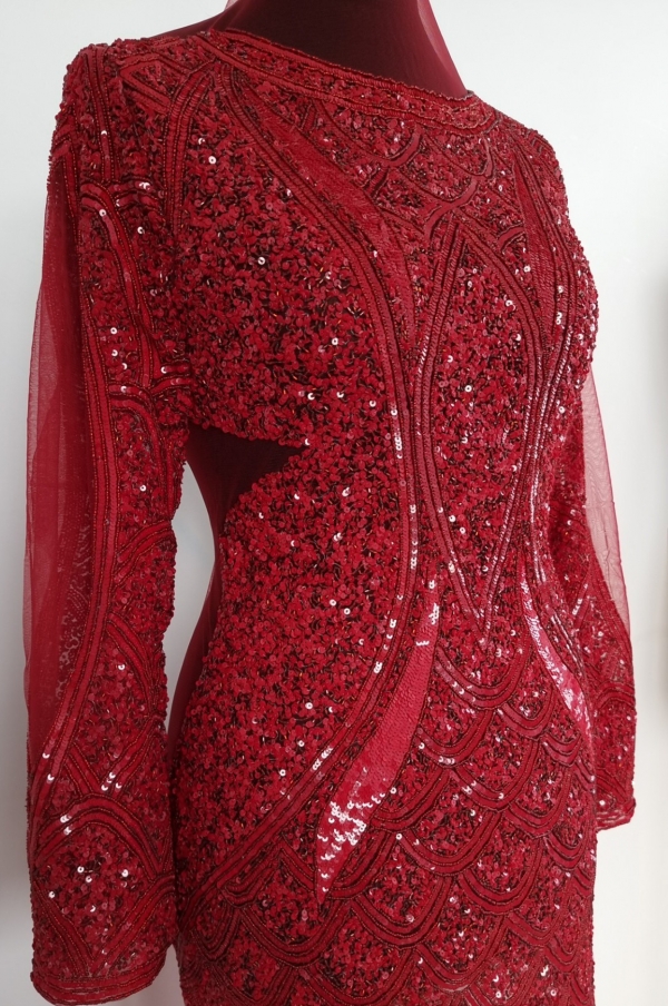 Rochie lunga rosie realizata manual - panouri