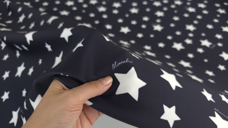 Jerse elastic White Stars imprimat digital MNL624 ținut în mână, cu suprafață netedă