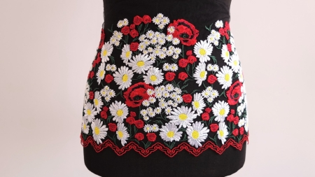 Macrame multicolor pe tulle negru model floral DG782