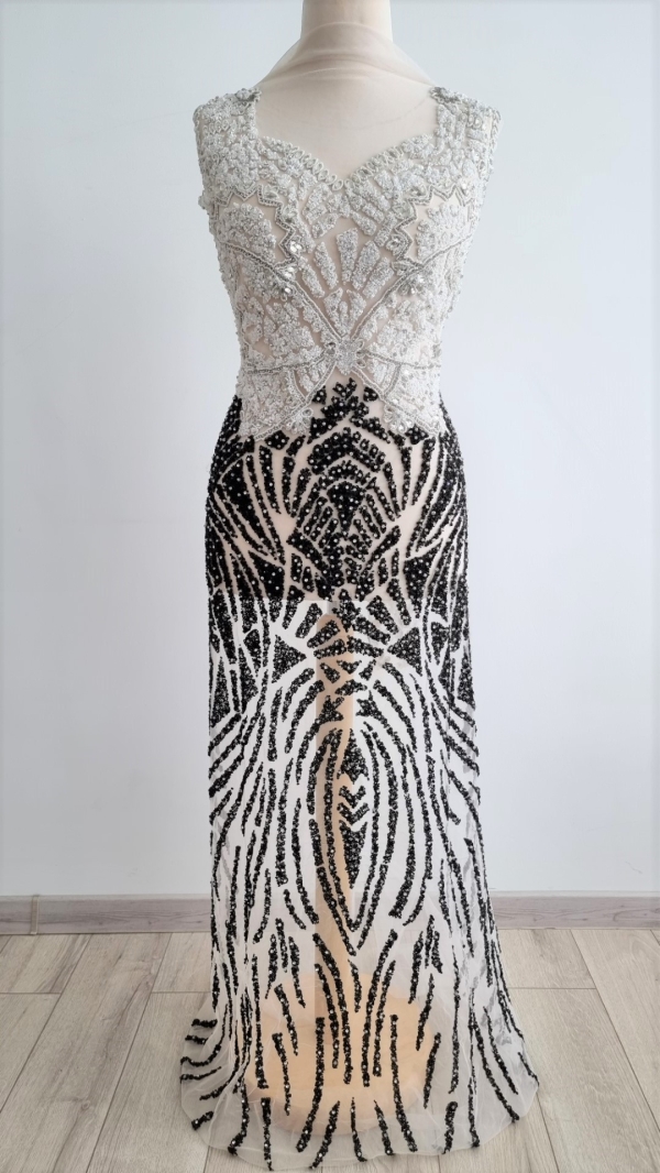 Rochie lunga realizata din panouri accesorizate manual Black&White