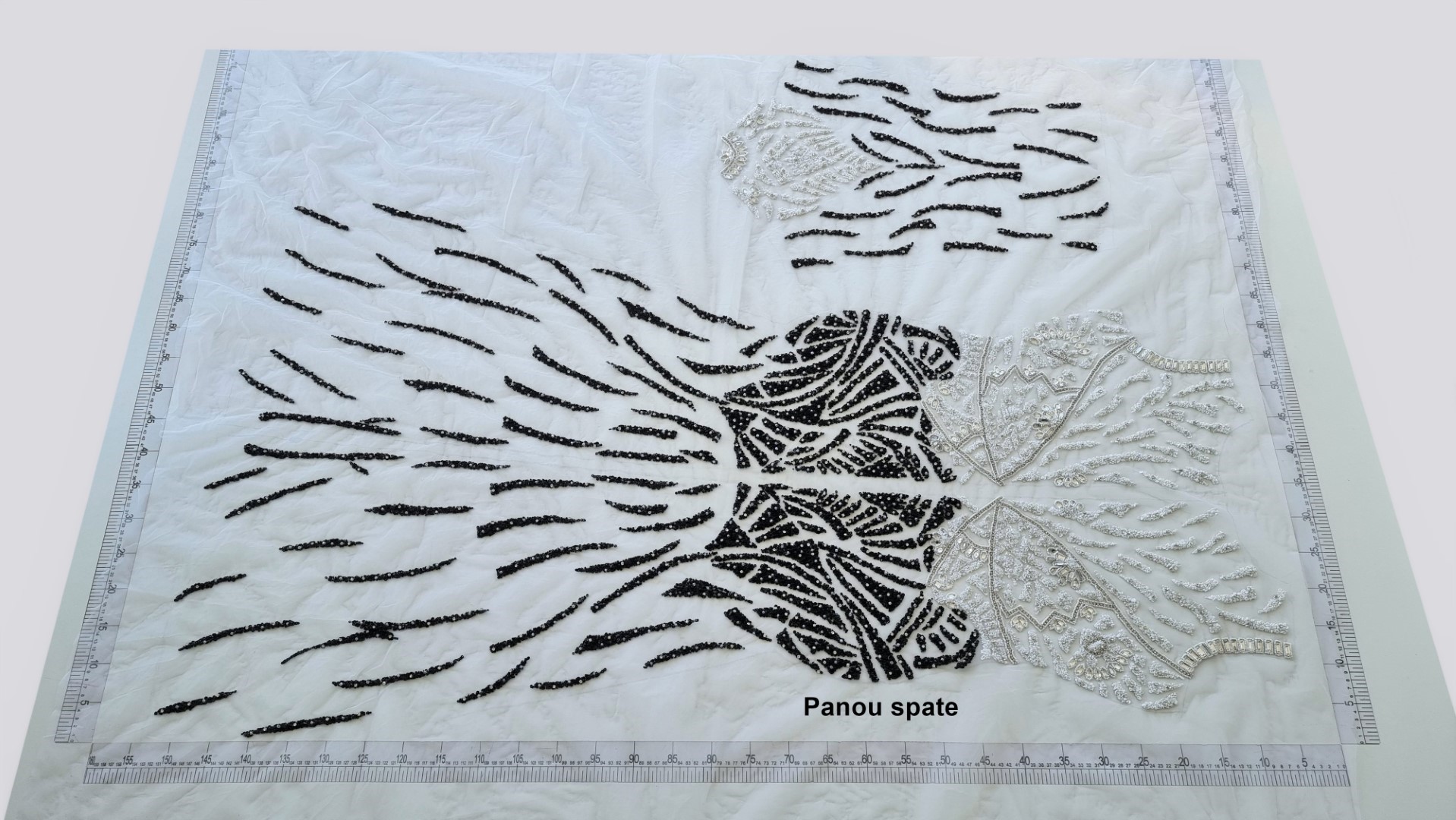 Rochie lunga realizata din panouri accesorizate manual - imagine 14