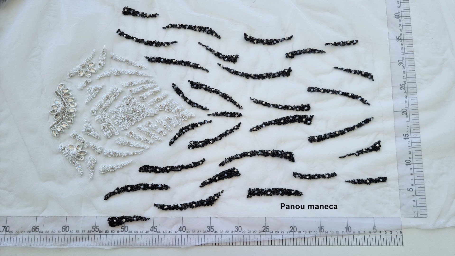 Rochie lunga realizata din panouri accesorizate manual - imagine 16