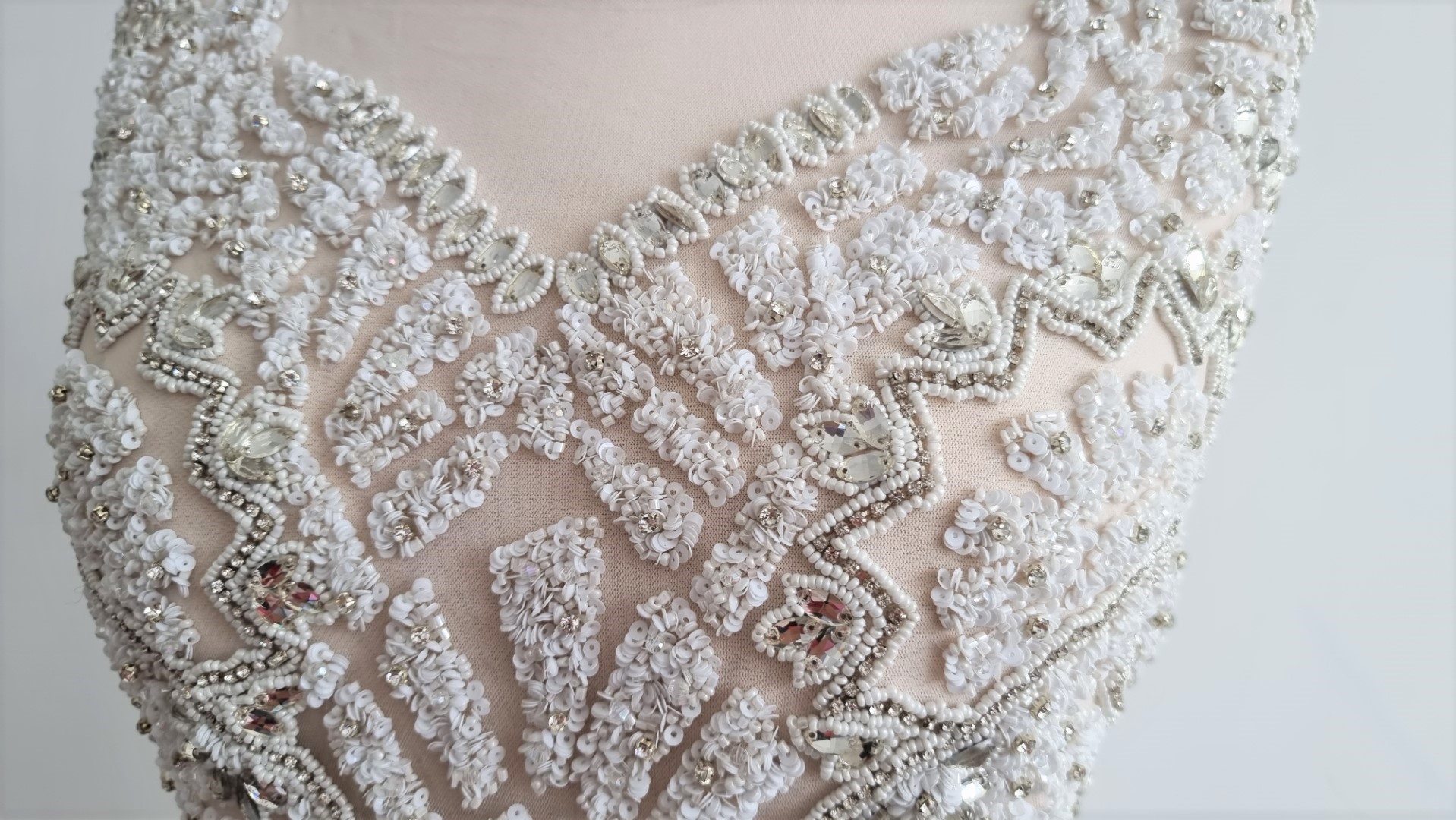 Rochie lunga realizata din panouri accesorizate manual - imagine 3