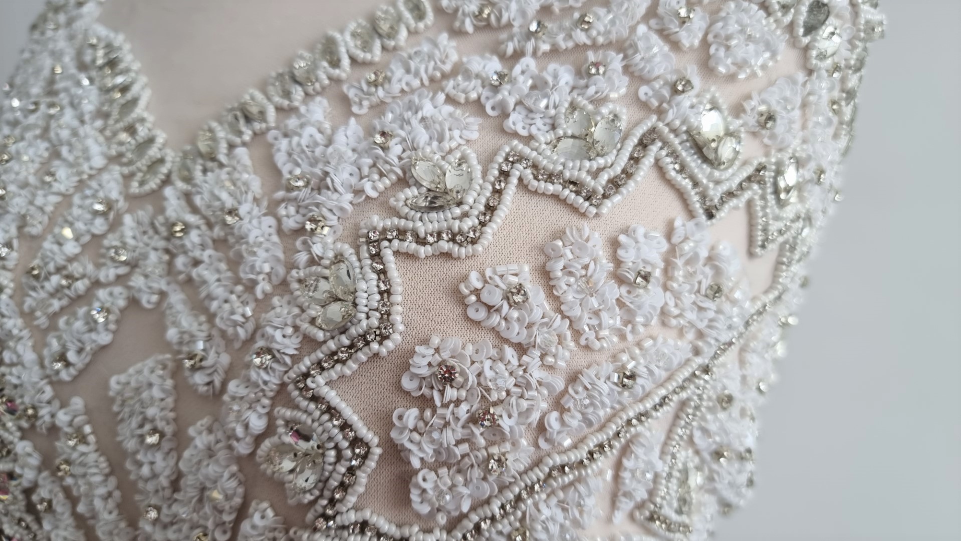 Rochie lunga realizata din panouri accesorizate manual - imagine 5