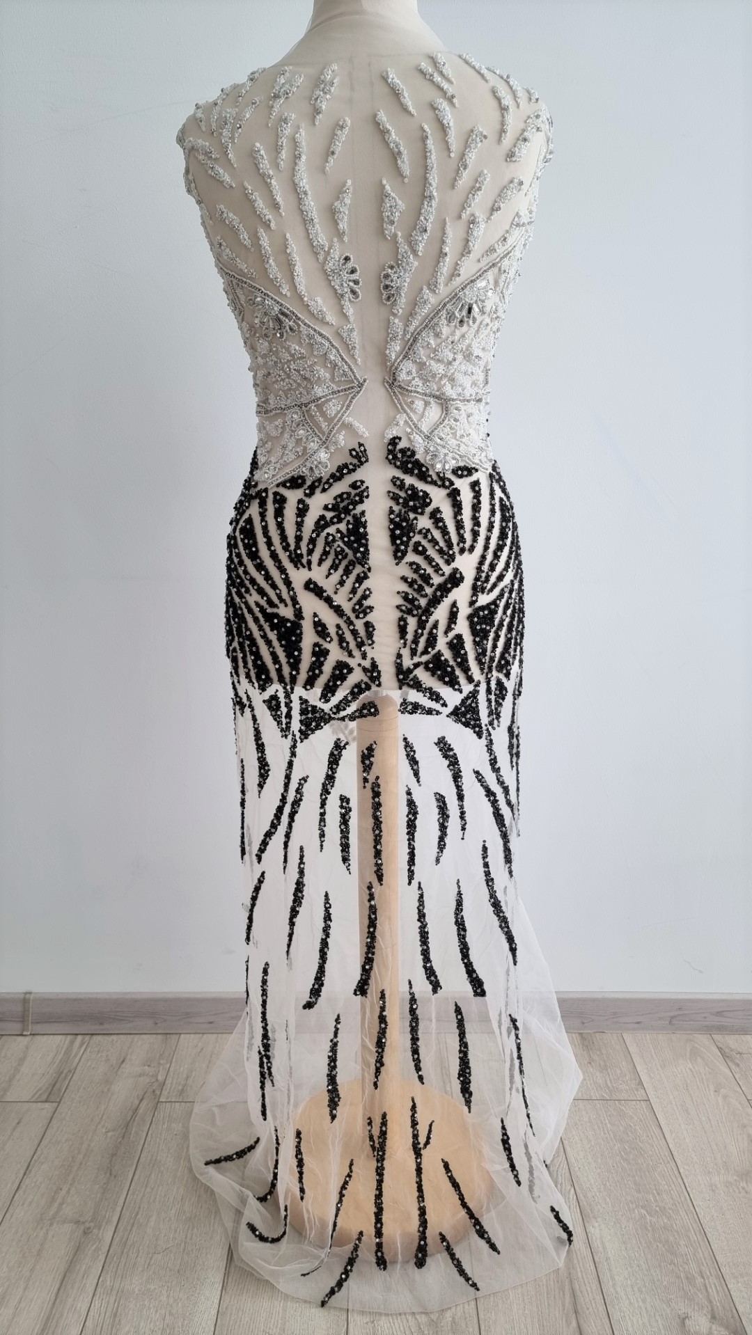 Rochie lunga realizata din panouri accesorizate manual - imagine 6