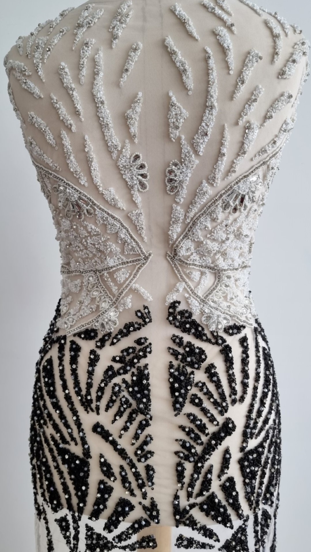 Rochie lunga realizata din panouri accesorizate manual - imagine 7