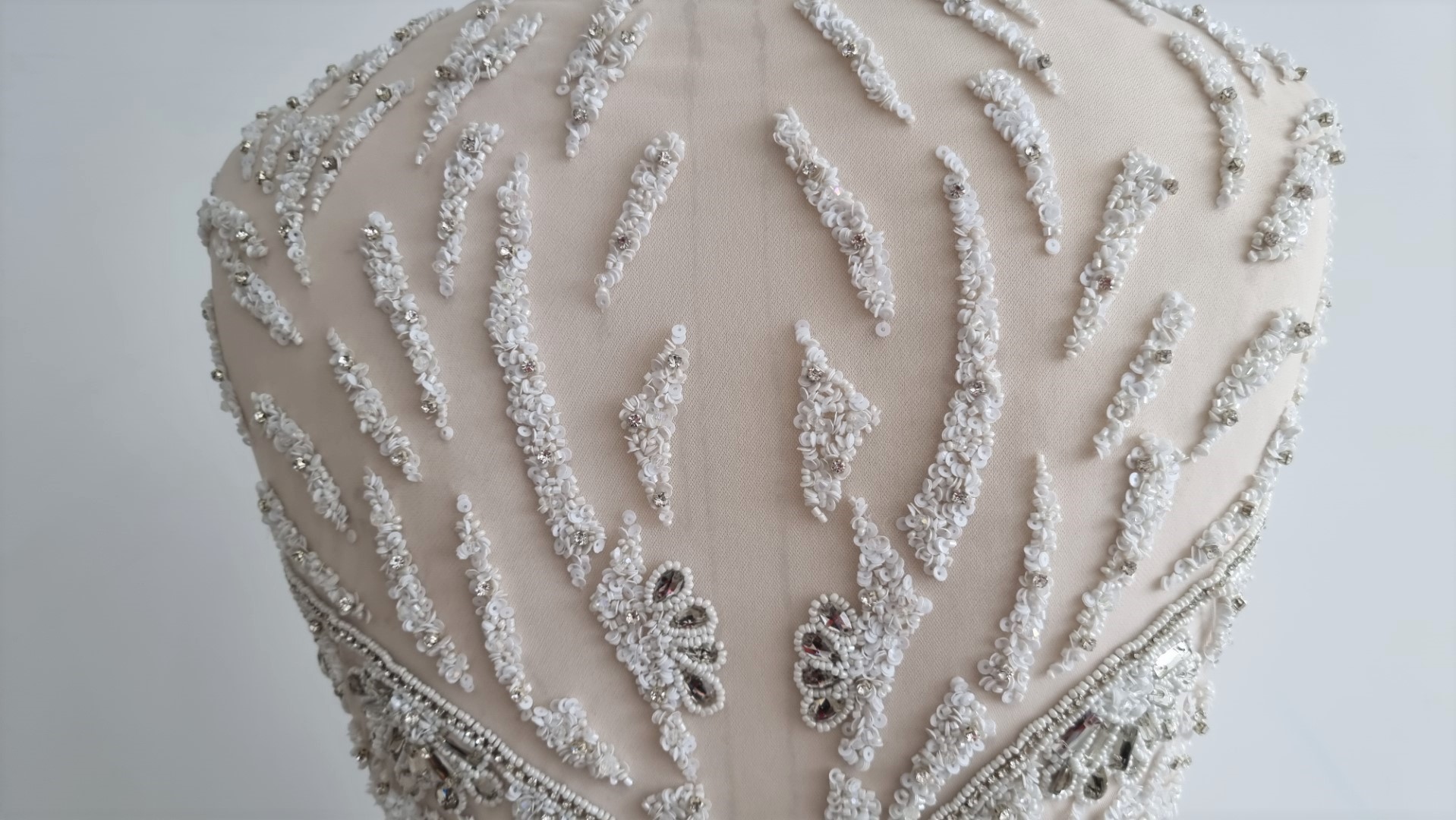 Rochie lunga realizata din panouri accesorizate manual - imagine 8