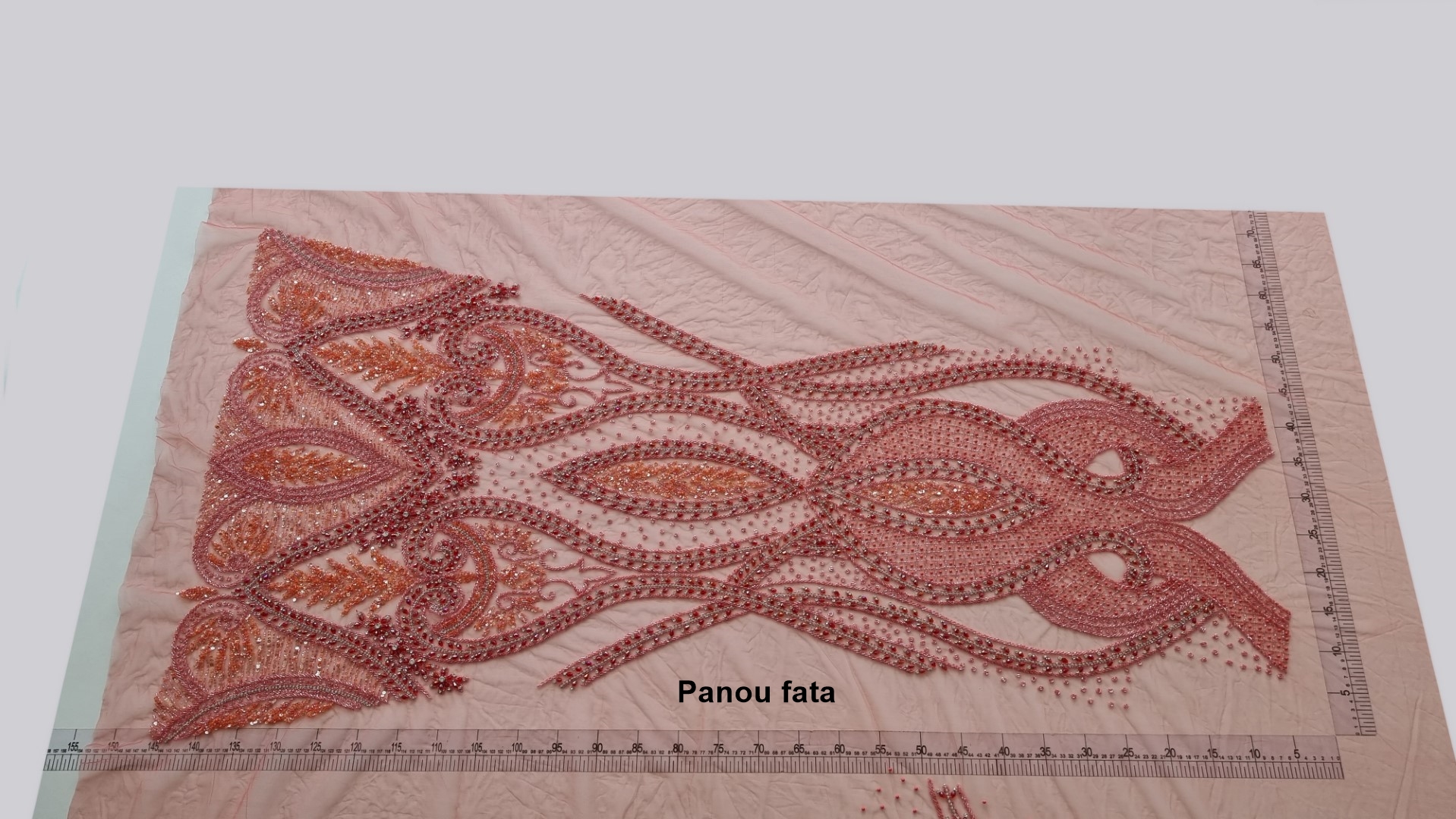 Rochie lunga corai accesorizata manual cu margele si pietre - panouri - imagine 14