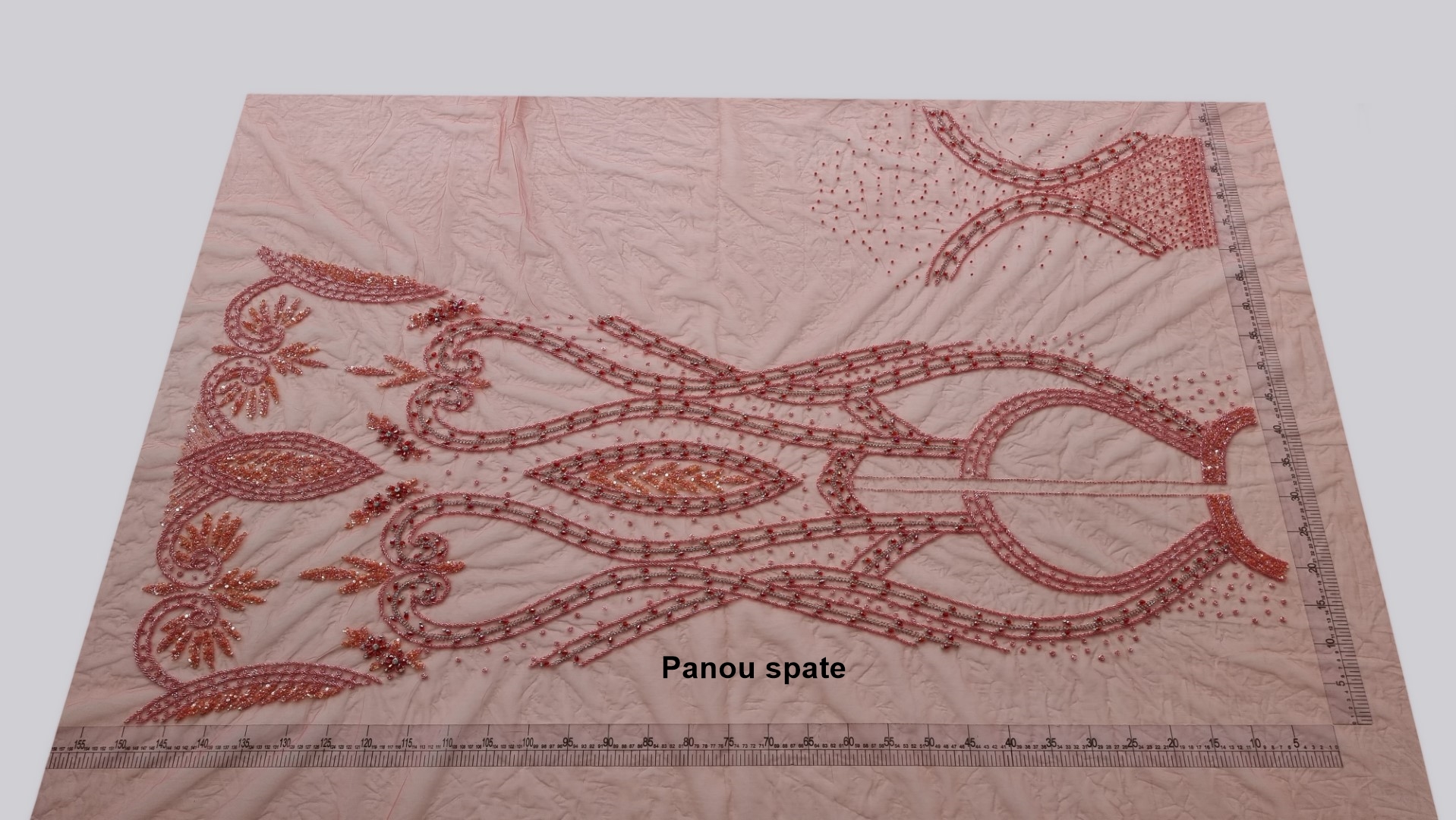 Rochie lunga corai accesorizata manual cu margele si pietre - panouri - imagine 9