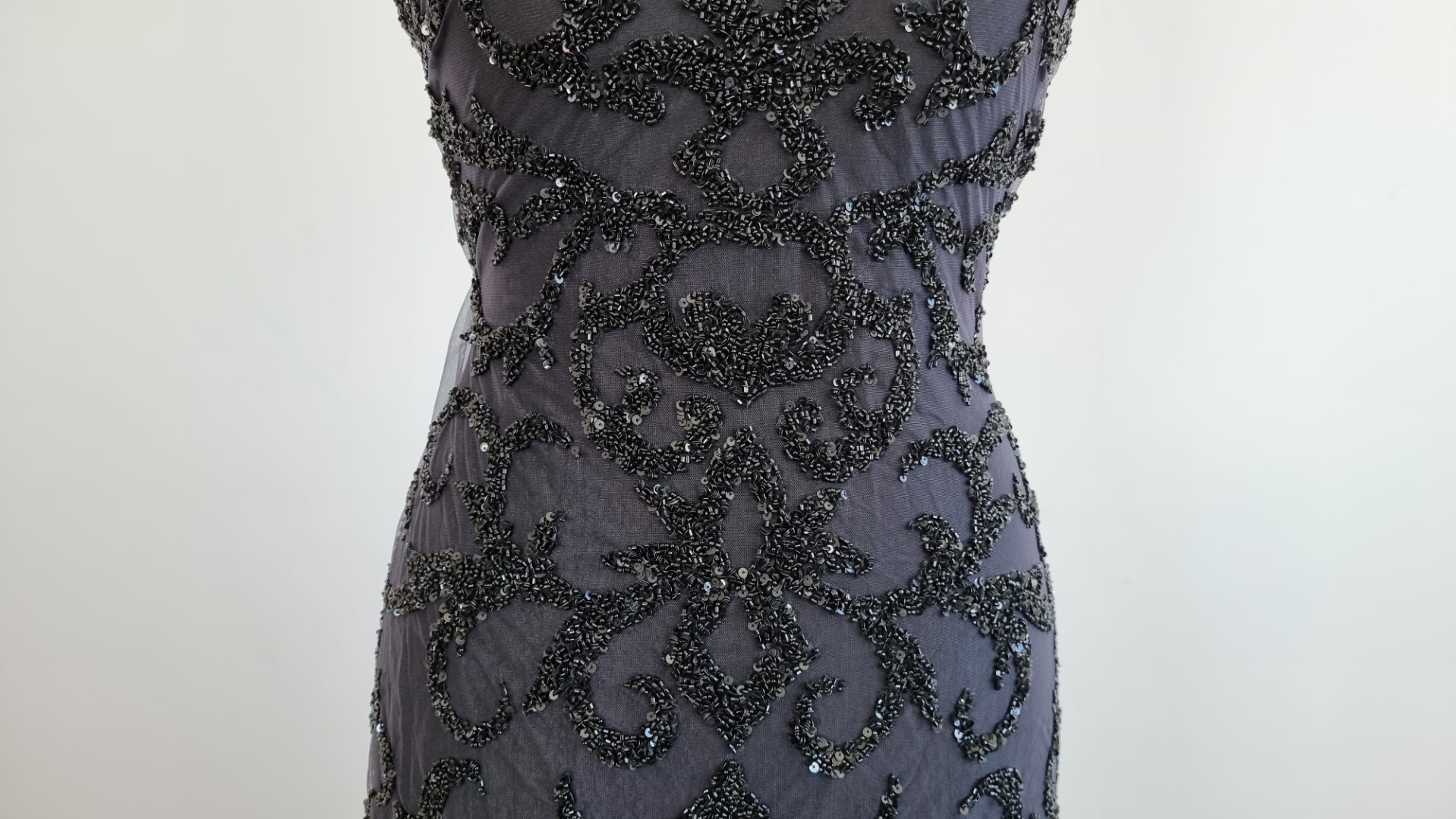 Rochie neagra lunga accesorizata manual cu micropaiete - panouri - imagine 8