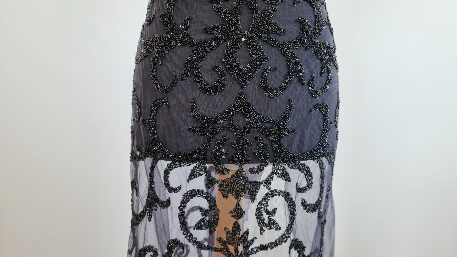 Rochie neagra lunga accesorizata manual cu micropaiete - panouri - imagine 7