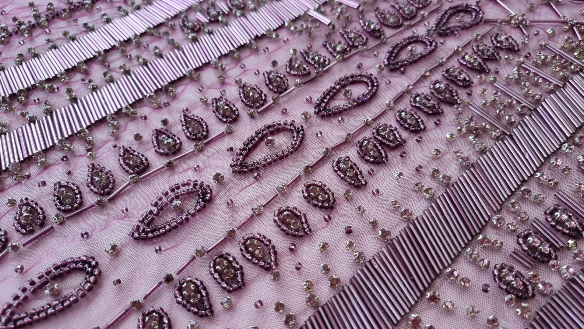 Rochie visinie lunga lucrata manual din panouri accesorizate - imagine 10