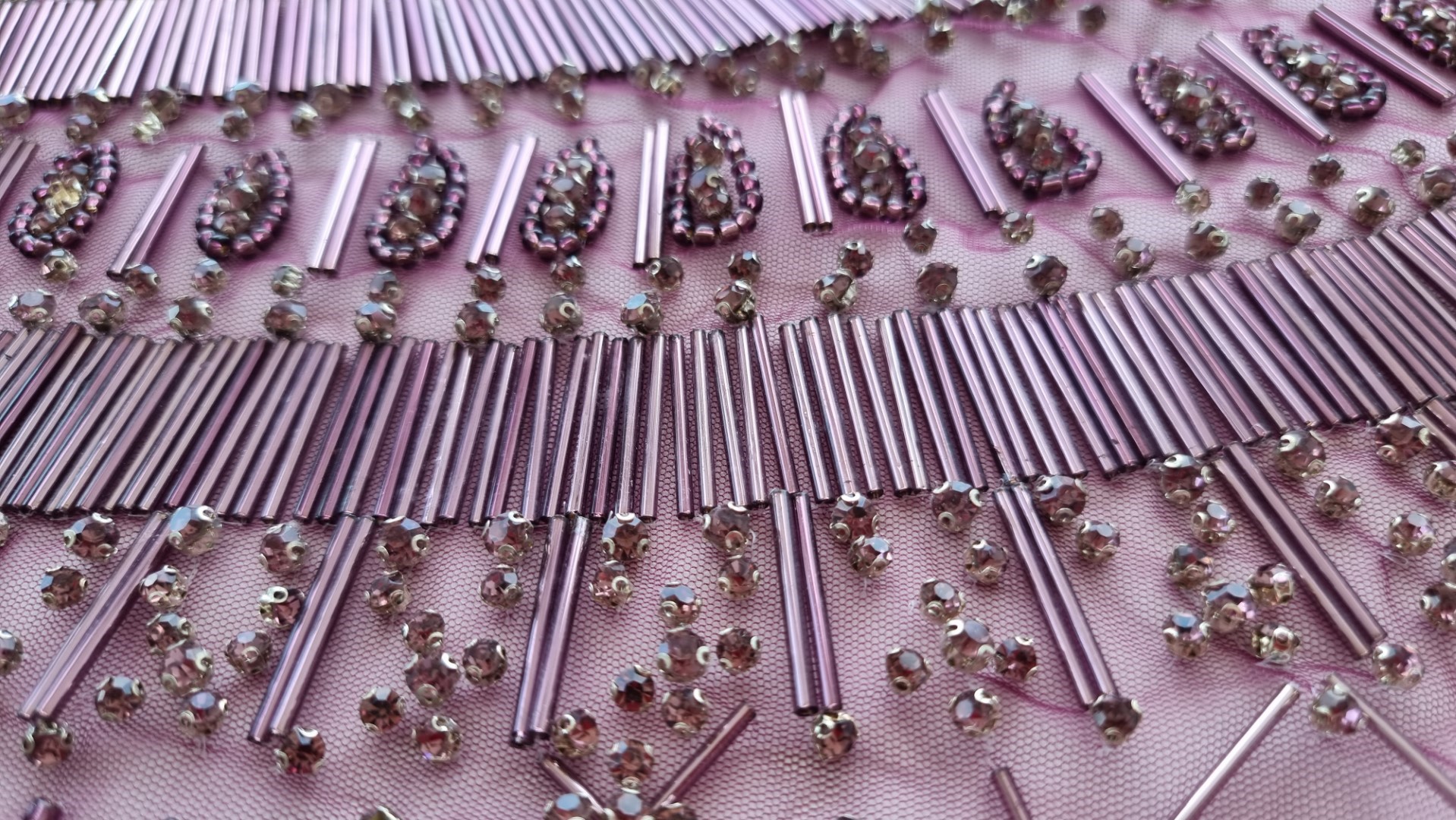 Rochie visinie lunga lucrata manual din panouri accesorizate - imagine 11