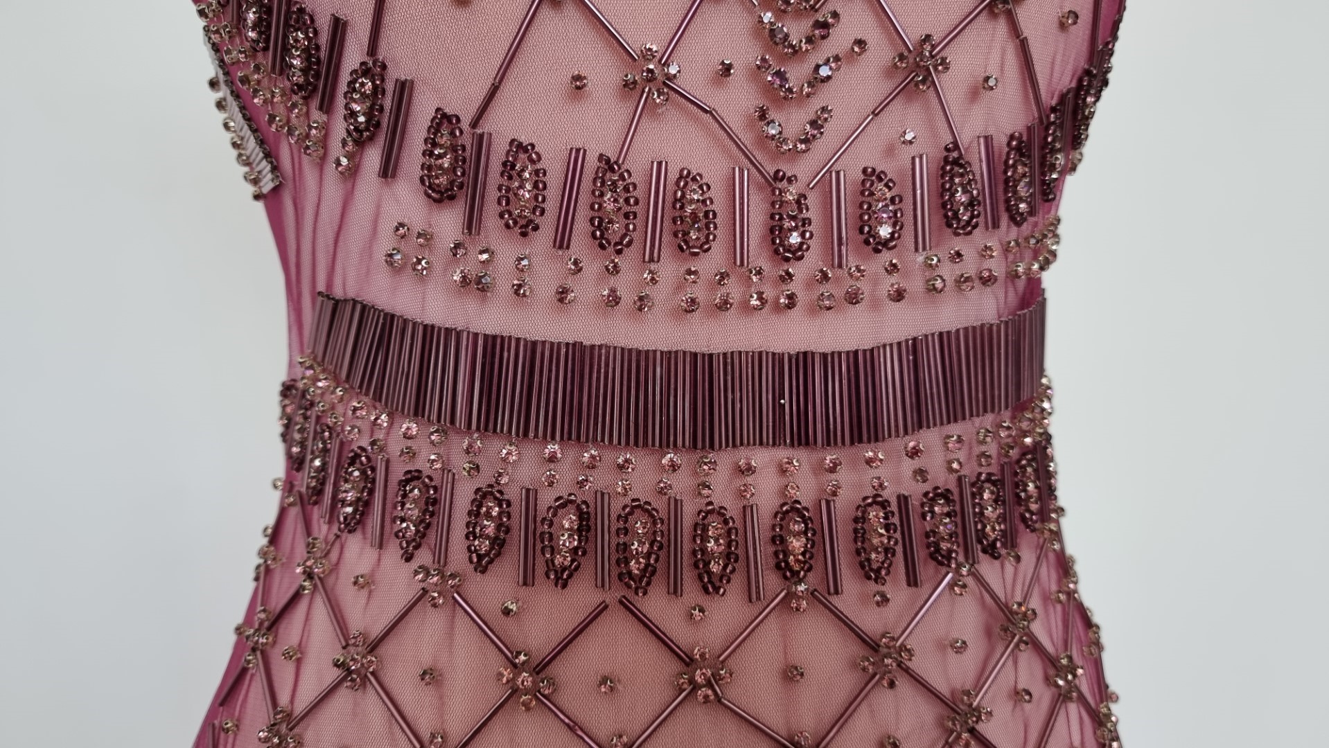 Rochie visinie lunga lucrata manual din panouri accesorizate - imagine 3