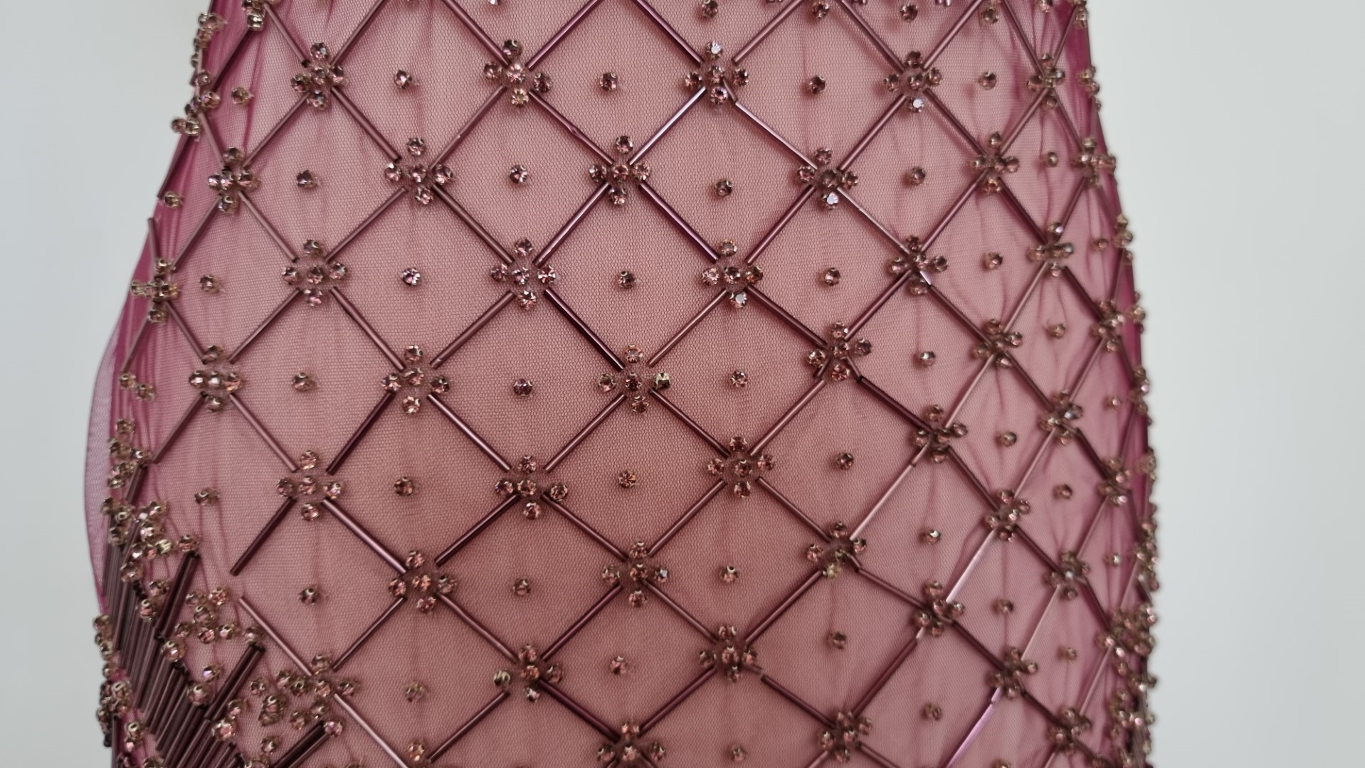 Rochie visinie lunga lucrata manual din panouri accesorizate - imagine 4