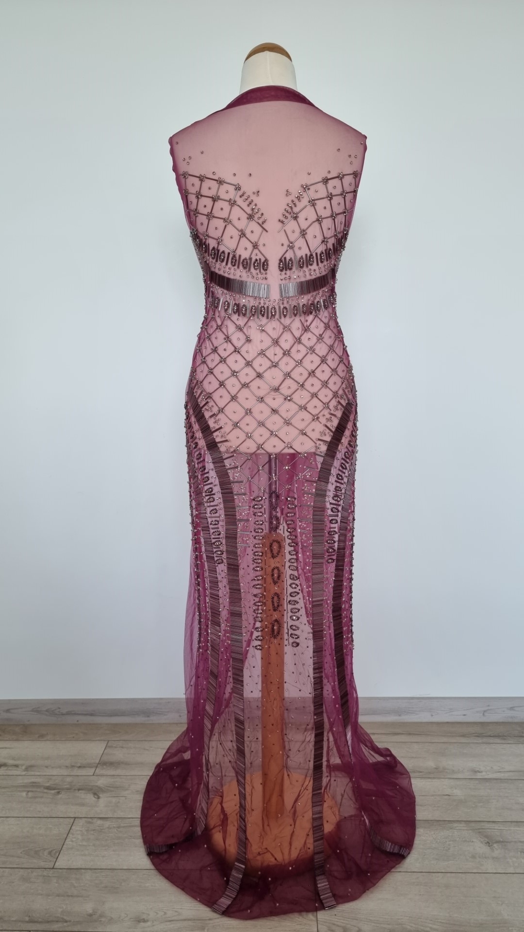 Rochie visinie lunga lucrata manual din panouri accesorizate - imagine 6