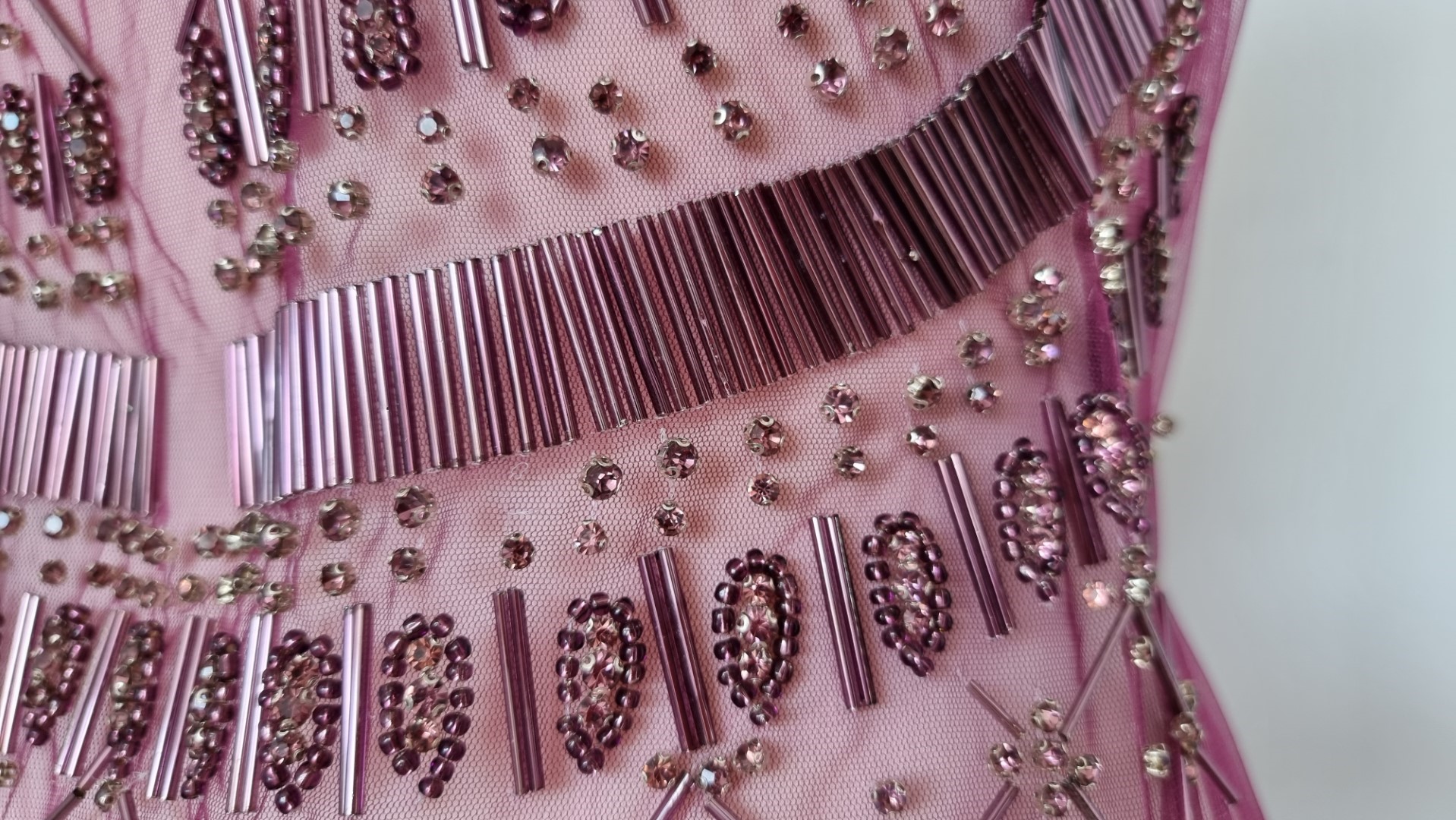 Rochie visinie lunga lucrata manual din panouri accesorizate - imagine 8