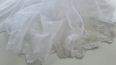 Tulle brodat ivory