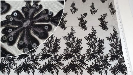 Catifea neagra brodata pe tul