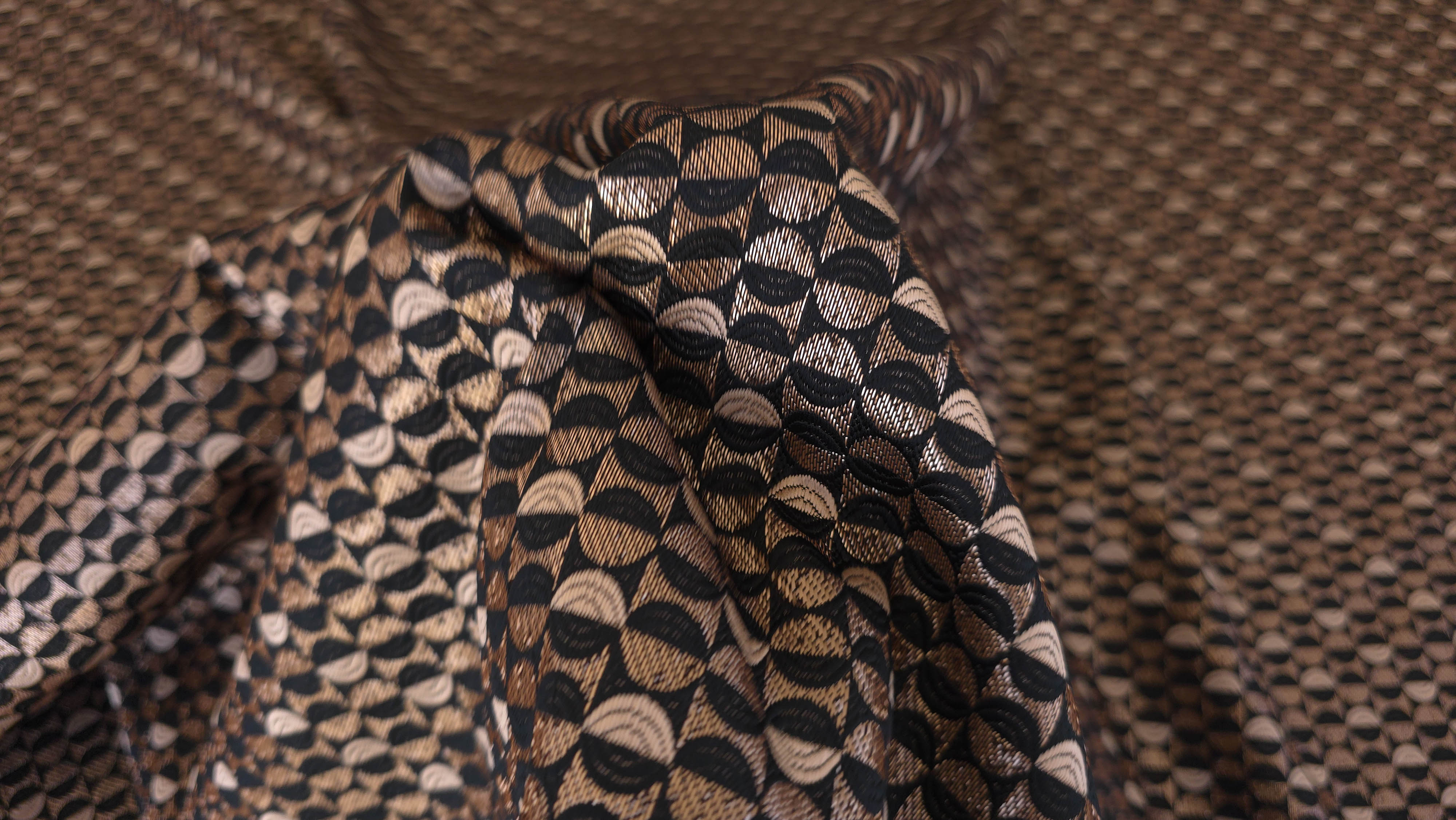 jacquard geometric negru auriu cu textura evelin textile (2)