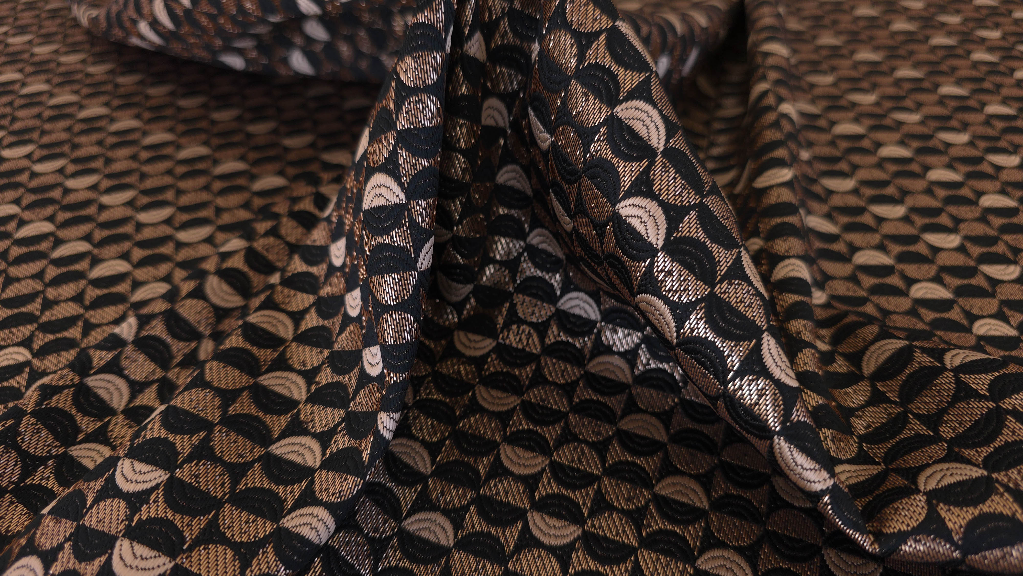 jacquard geometric negru auriu cu textura evelin textile (6)