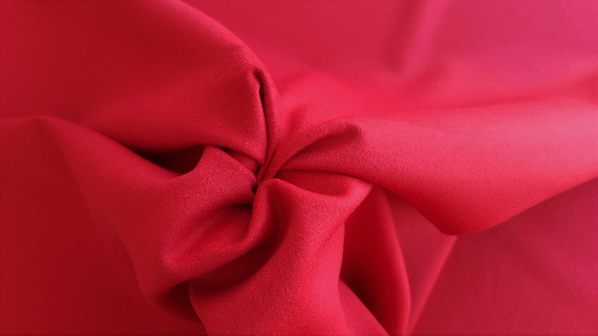 stofa-din-casmir-si-lana-virgina-amaranth-red