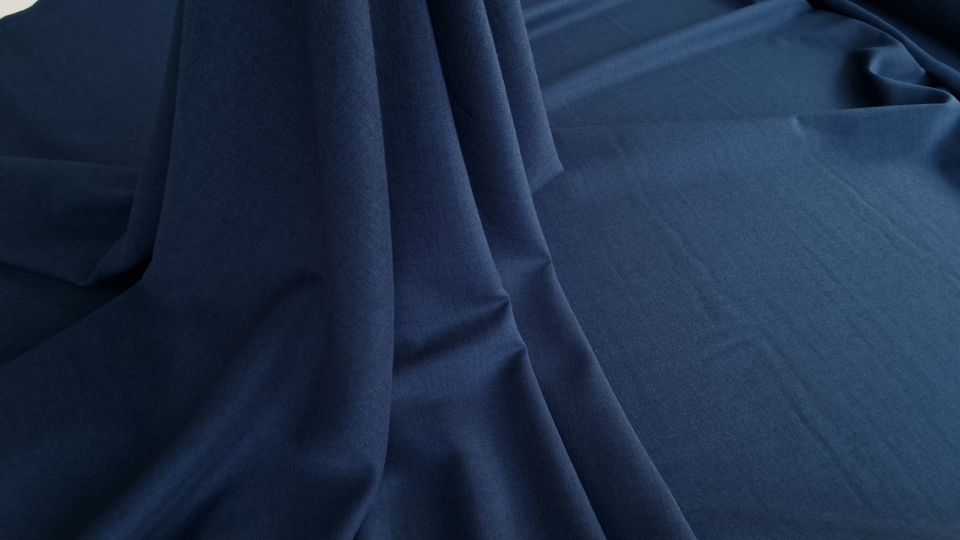 Stofita cu lana bleumarin pentru costume