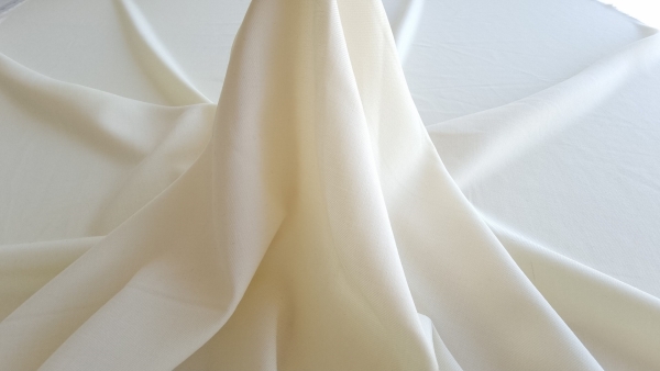 Stofita elastica din lana alb-unt
