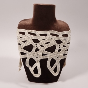 Bordura lata decorativa din lana nature brodata - latime 22 cm