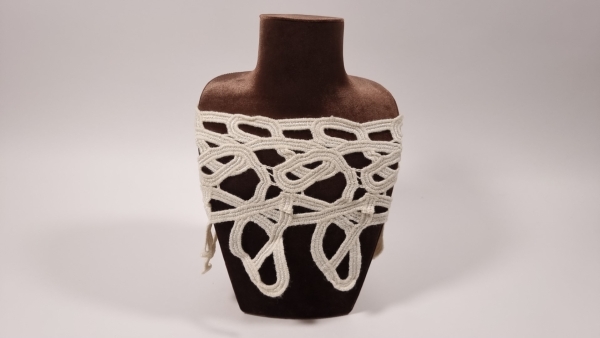 Bordura lata decorativa din lana nature brodata - latime 22 cm