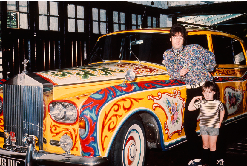 Rolls Royce-ul lui John Lennon pictat cu model Paisley