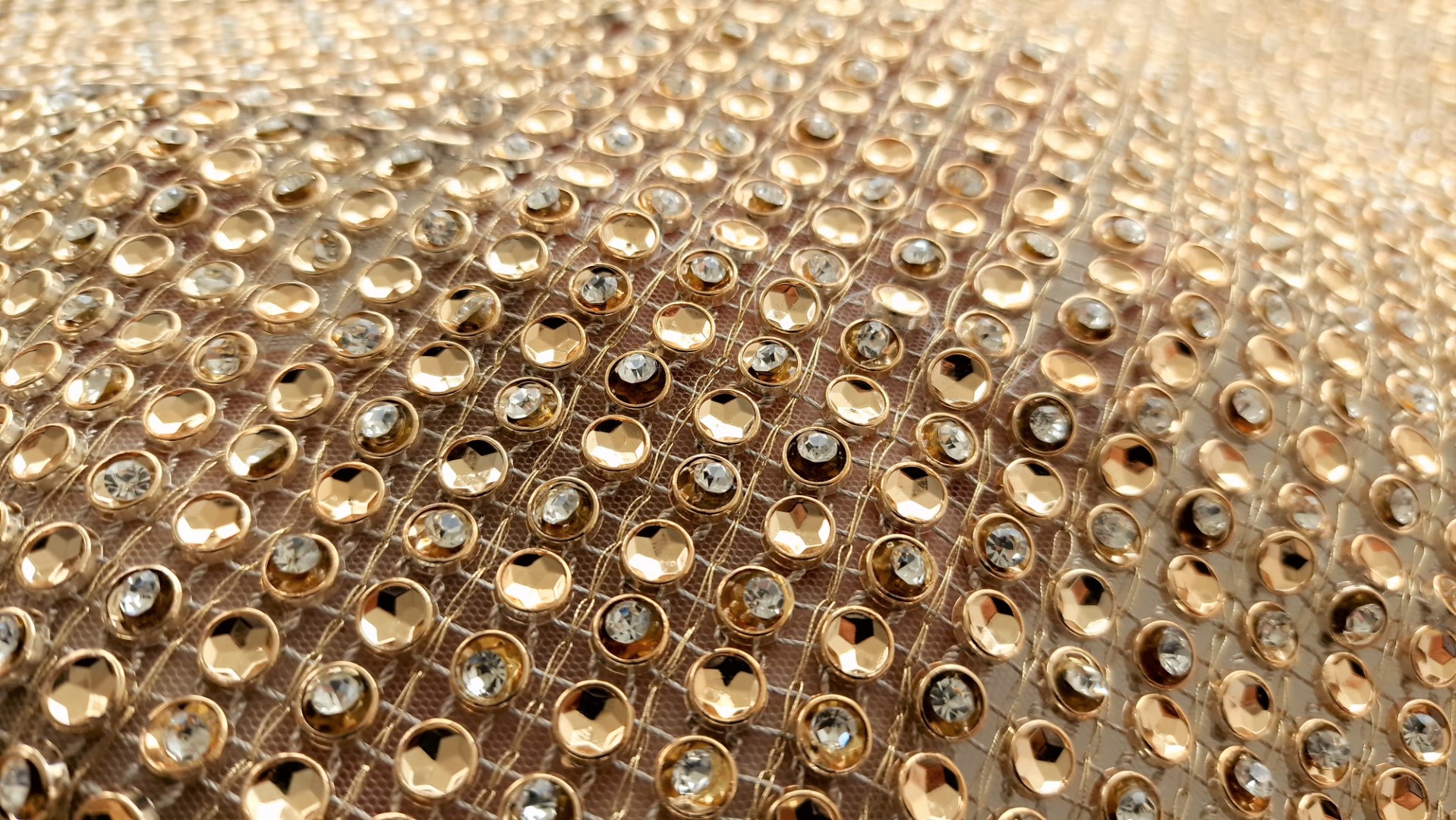 Broderie cu aplicatii aurii - imagine 2