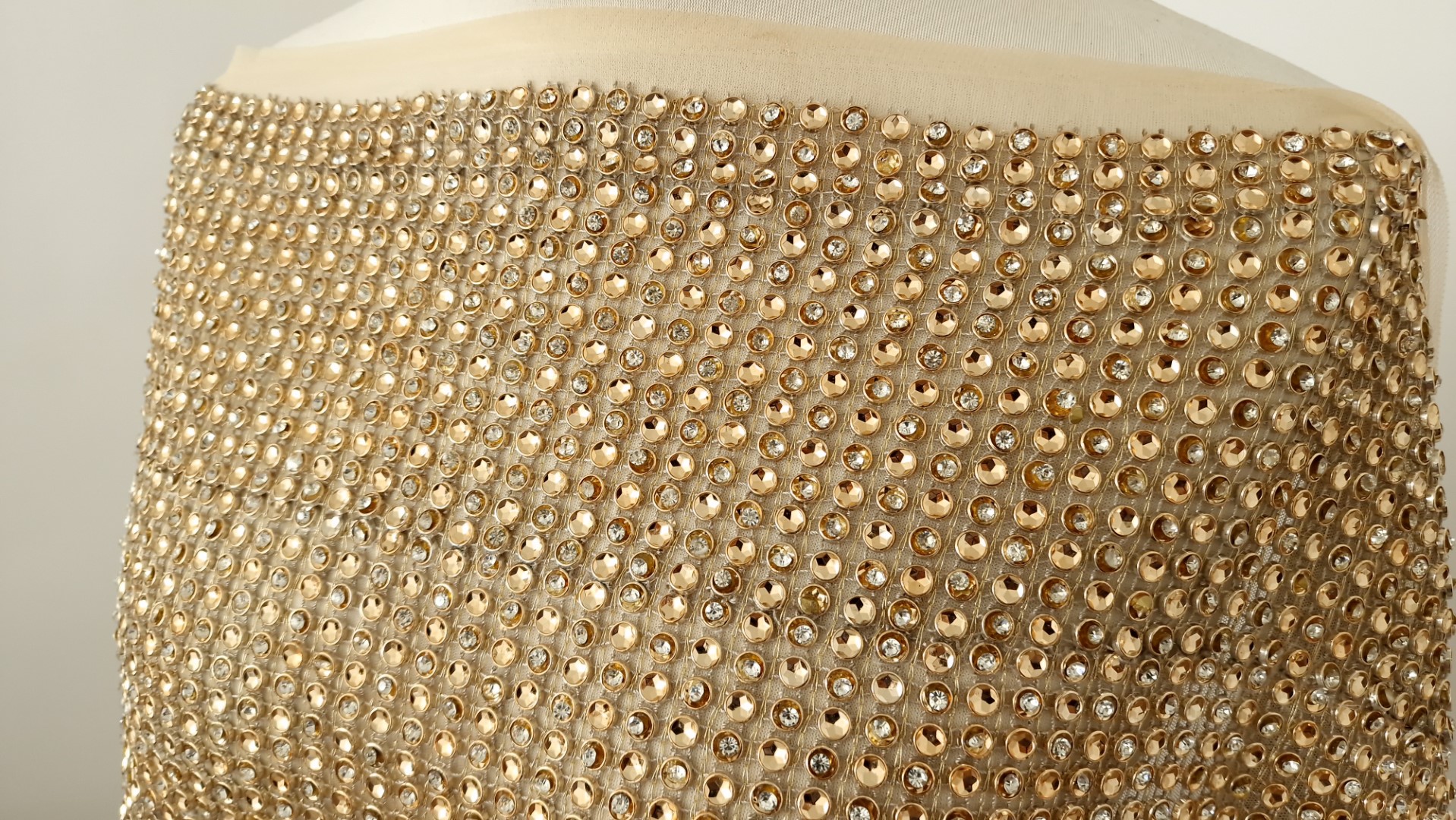 Broderie cu aplicatii aurii - imagine 4